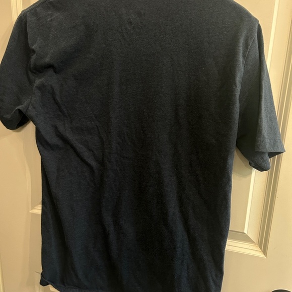 Comfy tee size Small women’s. Roomy. Comfy. Is this your family? - Picture 4 of 5